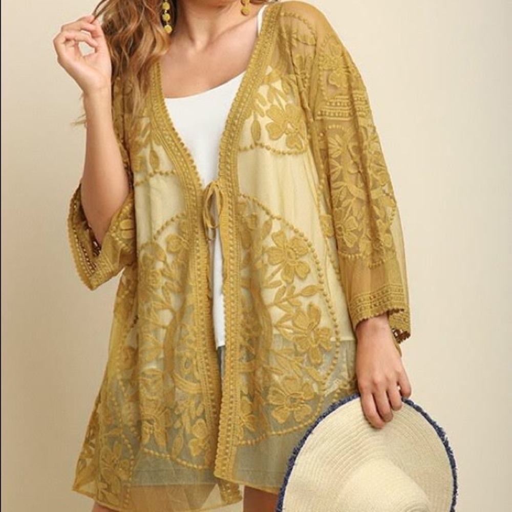 Plus Size Floral Lace Kimono